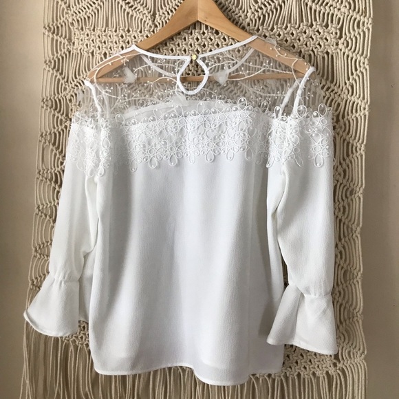 Marc New York Andrew Marc white lace top with flared sleeves sz S - Picture 5 of 8